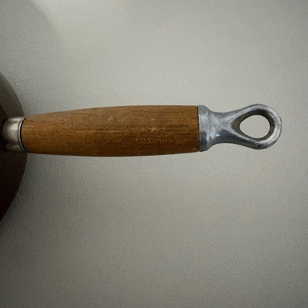 VTG Le Creuset Saucepan #18 Pour Spout Cast Iron Brown Wood Handle France No lid - Picture 9 of 13